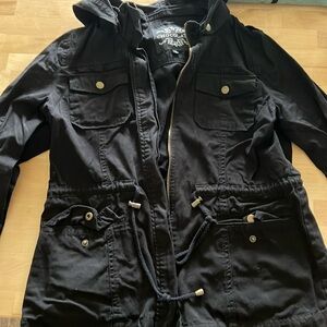 Women’s black light weight jacket